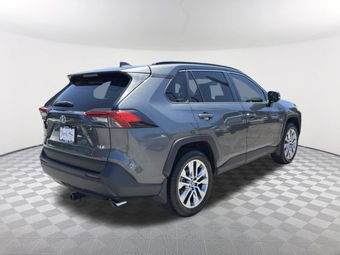 Used 2020 Toyota RAV4 XLE Premium FWD image 5