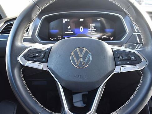 Used 2023 Volkswagen Tiguan SE w/ Panoramic Sunroof Package image 25