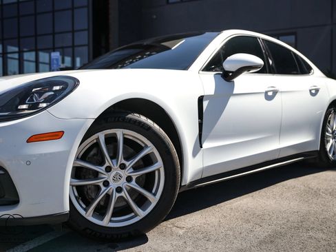 Used 2018 Porsche Panamera 4 AWD/4WD image 5
