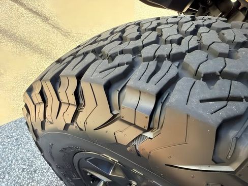 Used 2020 Jeep Gladiator Mojave AWD/4WD image 14