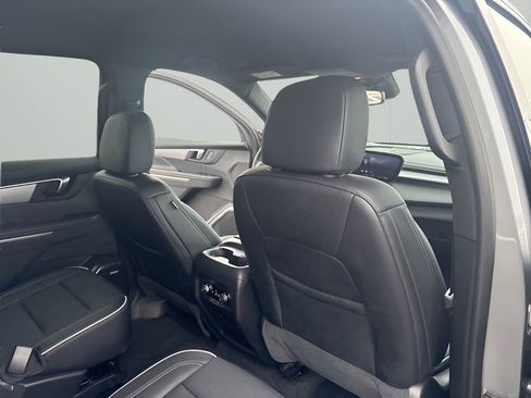 Used 2025 Buick Enclave Preferred AWD/4WD image 18