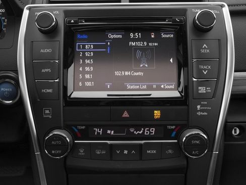 Used 2016 Toyota Camry XLE w/ Moonroof Package FWD image 12