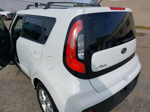 Used 2017 Kia Soul Base image 33