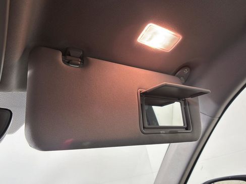 Used 2024 Toyota Highlander XLE AWD/4WD image 37