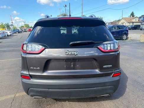 Used 2019 Jeep Cherokee Latitude Plus w/ Cold Weather Group AWD/4WD image 6