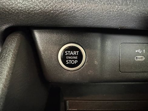 Used 2023 Nissan Rogue SV w/ SV Premium B Package AWD/4WD image 17