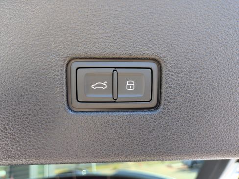 Used 2025 Audi RS Q8 performance image 41