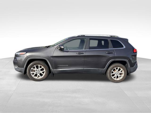 Used 2016 Jeep Cherokee Latitude w/ Cold Weather Group AWD/4WD image 3
