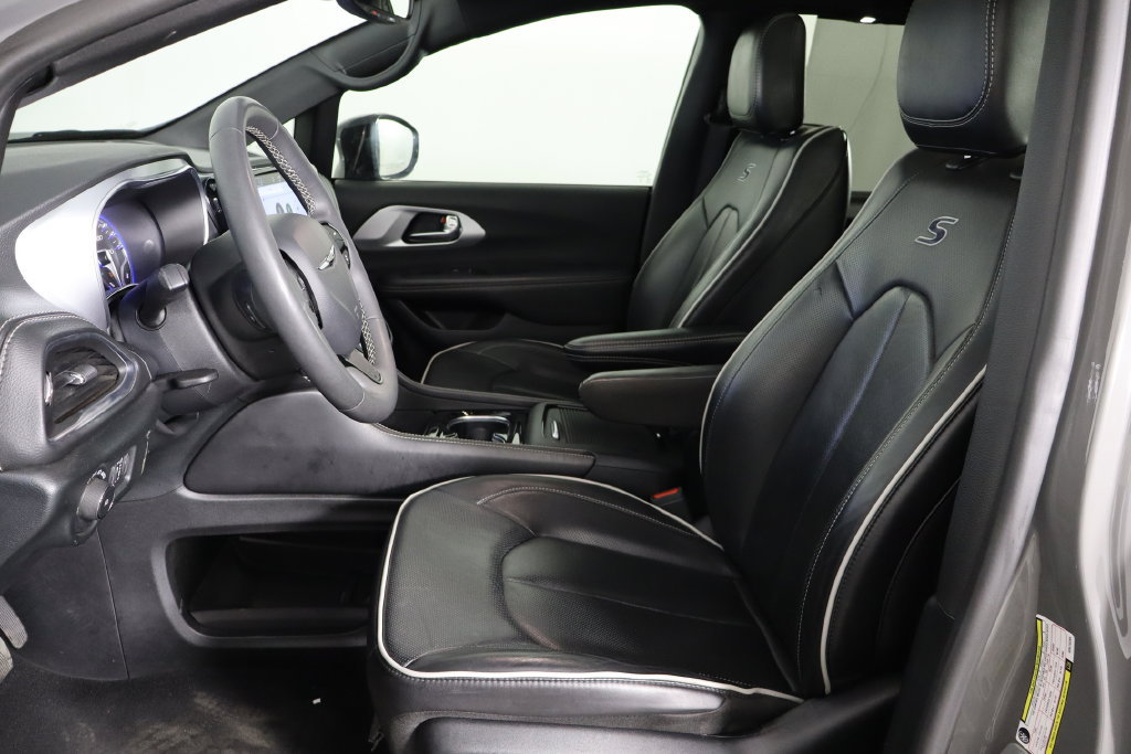 Used 2025 Chrysler Pacifica Limited FWD image 14