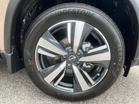 New 2025 Nissan Rogue SL w/ SL Premium Package image 14