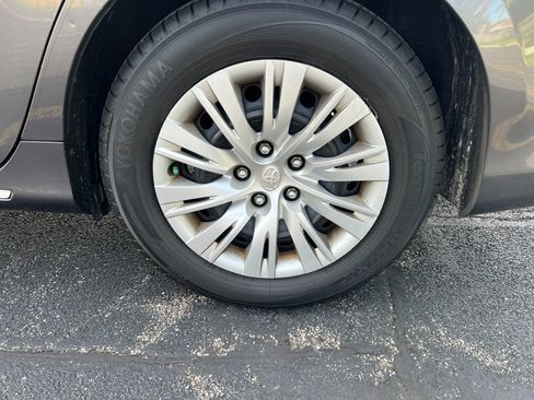 Used 2014 Toyota Camry LE image 7