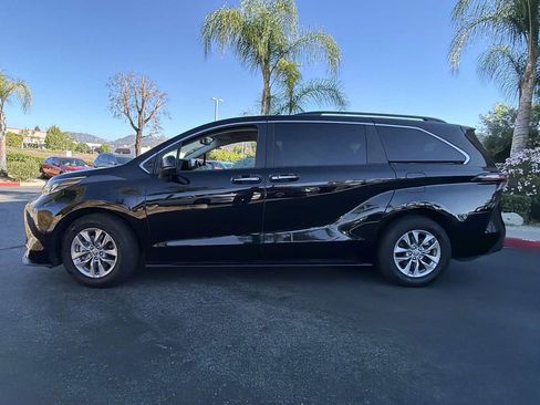 Used 2024 Toyota Sienna XLE FWD image 13
