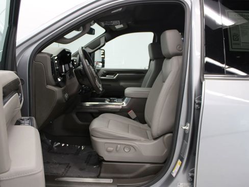 Used 2025 Chevrolet Silverado 2500 LTZ w/ LTZ Plus Package image 14