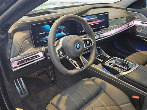 Used 2025 BMW i7 M70 image 7