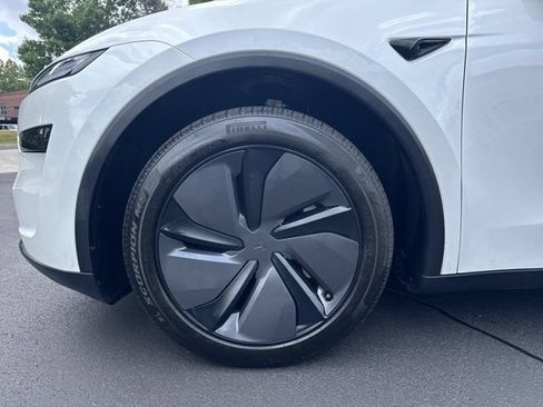 Used 2026 Tesla Model Y 2WD image 11