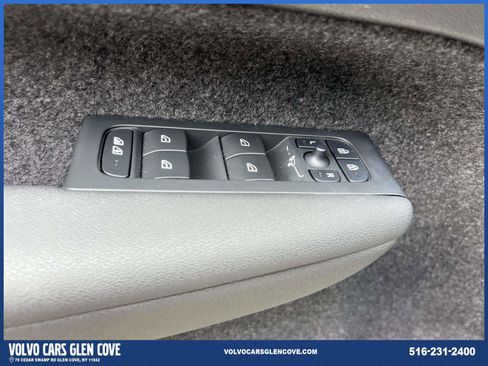 Certified 2025 Volvo XC40 B5 Ultra w/ Protection Package Premier image 17