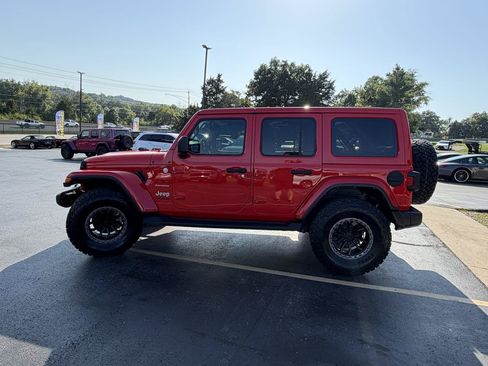 Used 2022 Jeep Wrangler Unlimited Sahara AWD/4WD image 5