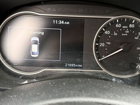 Used 2025 Nissan Versa SV image 10