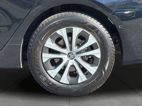 Used 2021 Toyota Prius LE AWD/4WD image 11
