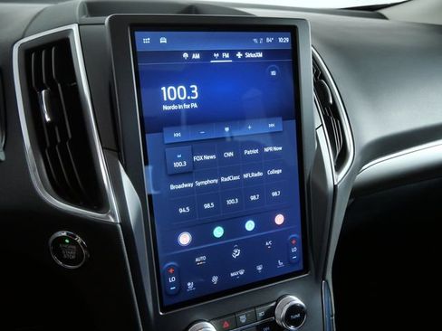Certified 2024 Ford Edge Titanium AWD/4WD image 22
