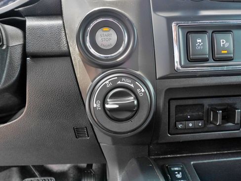 Used 2019 Nissan Titan SV w/ SV Convenience Package AWD/4WD image 27
