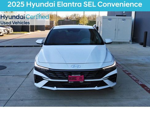 Certified 2025 Hyundai Elantra SEL image 3