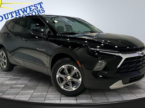 Used 2023 Chevrolet Blazer LT FWD image 3