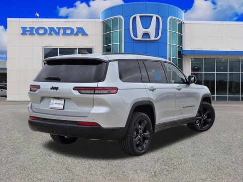 Used 2025 Jeep Grand Cherokee L Laredo RWD image 3