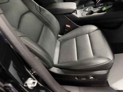 Used 2025 Cadillac XT4 Premium Luxury image 34