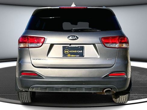 Used 2018 Kia Sorento LX image 5