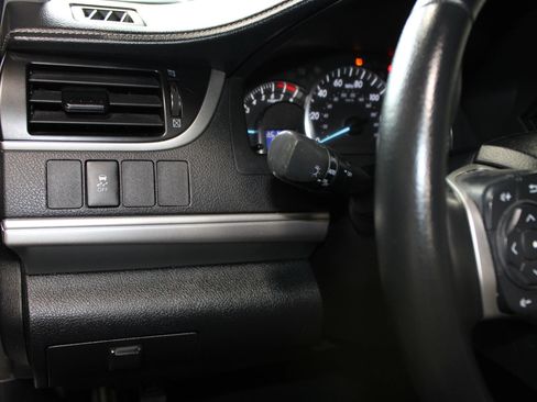 Used 2013 Toyota Camry SE FWD image 18