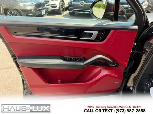 Used 2019 Porsche Cayenne AWD/4WD image 13