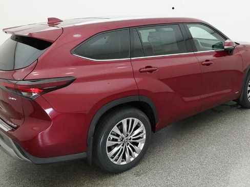 New 2026 Toyota Highlander Platinum AWD/4WD image 9