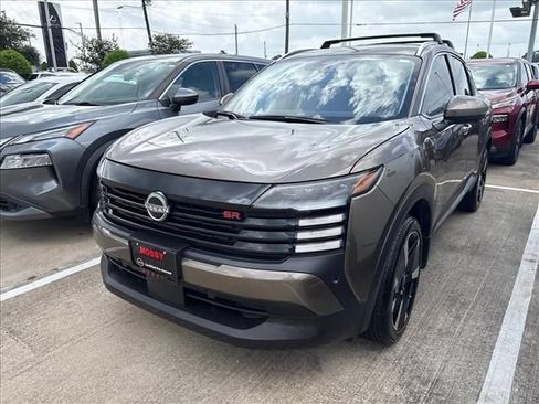 Certified 2025 Nissan Kicks SR FWD image 2