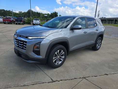 Used 2025 Chevrolet Equinox LT FWD image 1