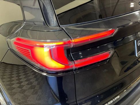 Used 2024 GMC Acadia Elevation image 40