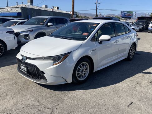 Used 2020 Toyota Corolla LE FWD image 2