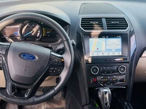 Used 2018 Ford Explorer XLT w/ Equipment Group 202A image 10