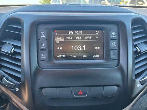 Used 2014 Jeep Cherokee Latitude AWD/4WD image 11