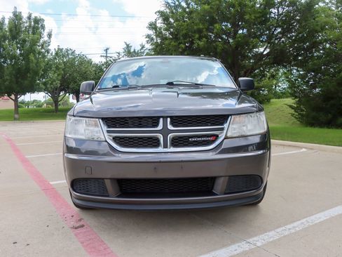 Used 2018 Dodge Journey SE w/ Popular Equipment Group FWD image 2