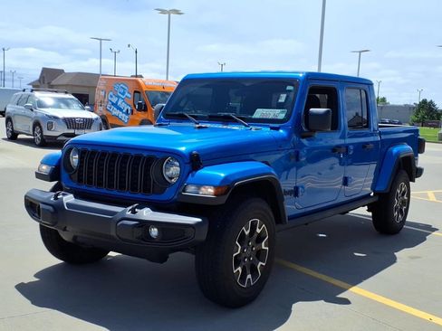 Used 2024 Jeep Gladiator Sport AWD/4WD image 7