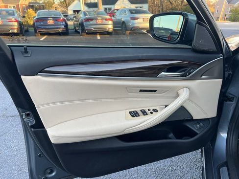 Used 2019 BMW 530i xDrive 530i xDrive image 32