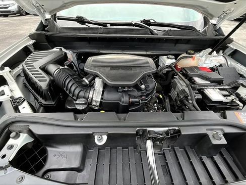 Used 2021 GMC Acadia SLE w/ Driver Convenience Package image 10