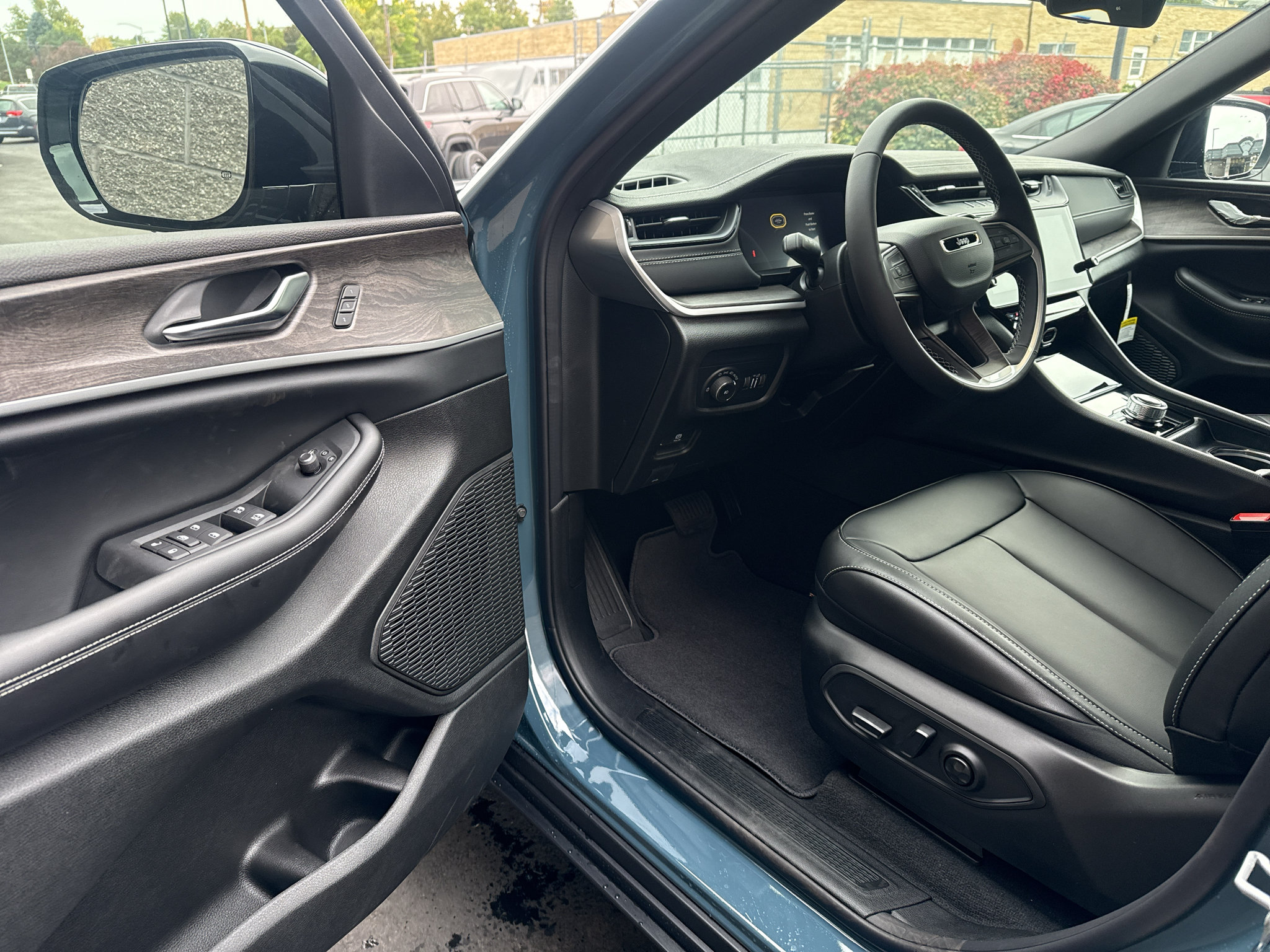 New 2027 Jeep Grand Cherokee L Limited AWD/4WD image 11