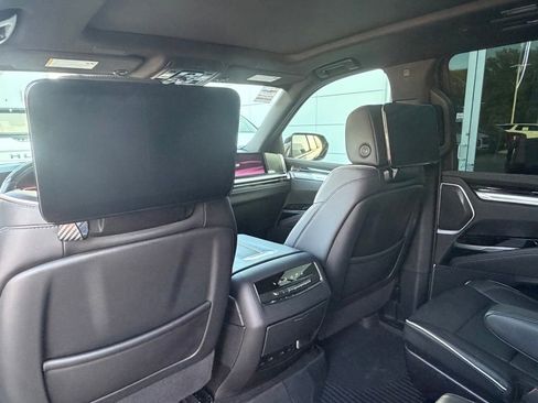Used 2025 Cadillac Escalade ESV Sport w/ Touring Package AWD/4WD image 15