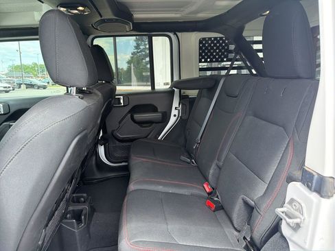 Used 2022 Jeep Wrangler Unlimited Rubicon w/ LED Lighting Group AWD/4WD image 4