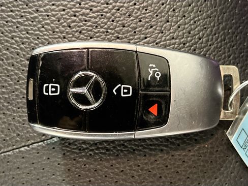 Used 2019 Mercedes-Benz E 300 image 35