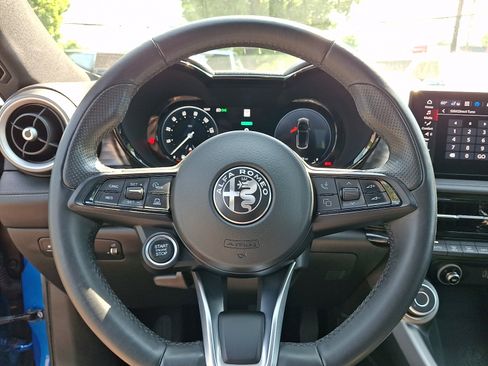 Used 2024 Alfa Romeo Tonale Ti w/ Premium Interior Package AWD/4WD image 19