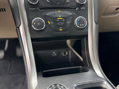 Used 2017 Ford Fusion SE image 19