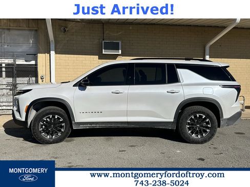 Used 2025 Chevrolet Traverse Z71 w/ Driver Confidence Package image 3